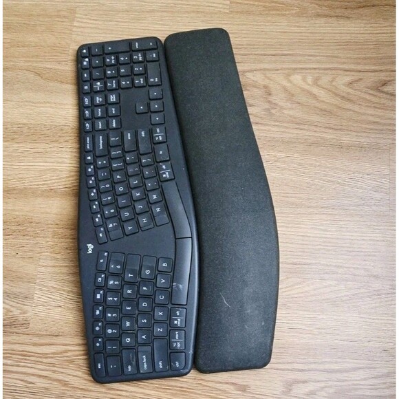 Logi ERGO K860 Ergonomic Full-Size Wireless Keyboard with Receiver - Picture 5 of 6
